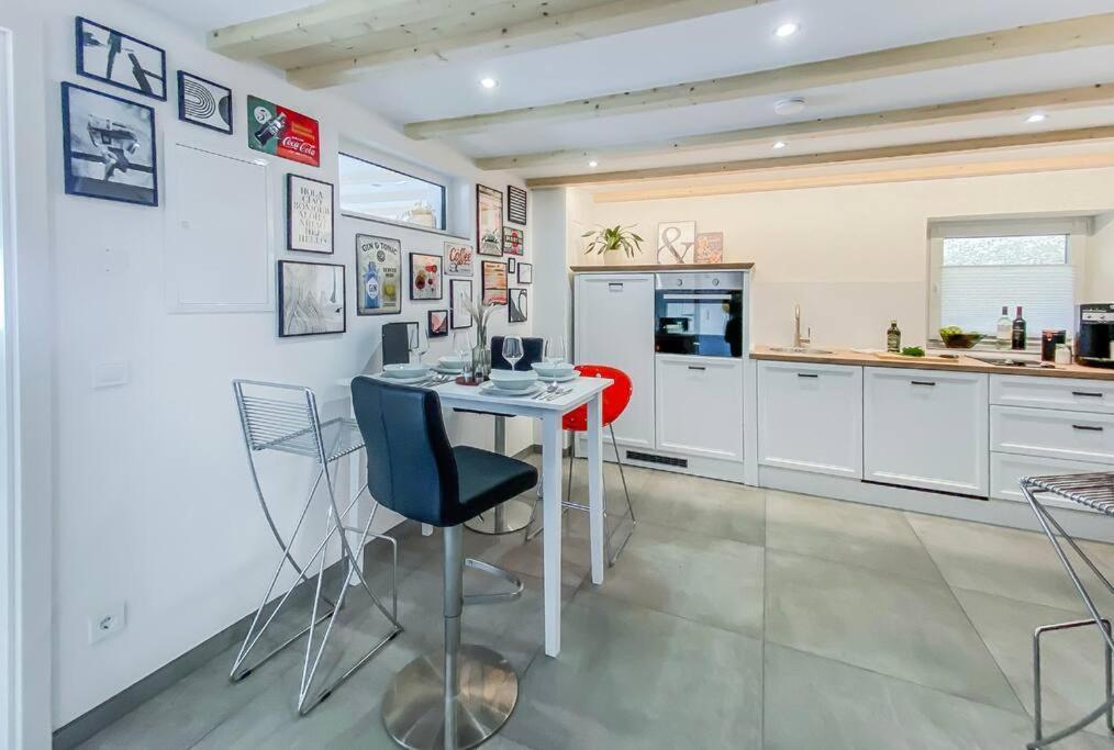 Stylisches Apartment Mit Terrasse In Der Altstadt Von Донаувёрт Экстерьер фото
