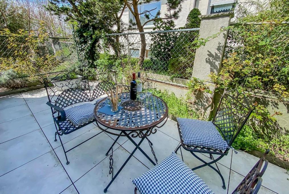 Stylisches Apartment Mit Terrasse In Der Altstadt Von Донаувёрт Экстерьер фото